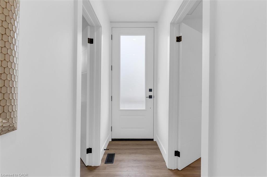 20 Hill Street, Hamilton, ON - Indoor Photo Showing Other Room