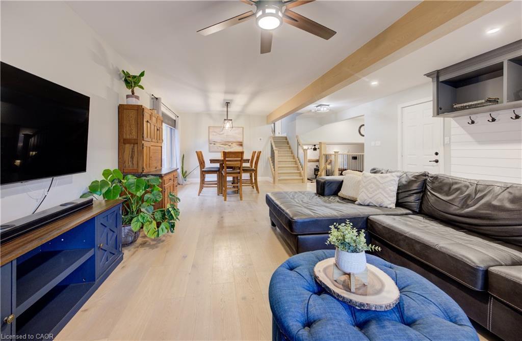 1 Edgewood Court, Wellesley, ON - Indoor Photo Showing Living Room
