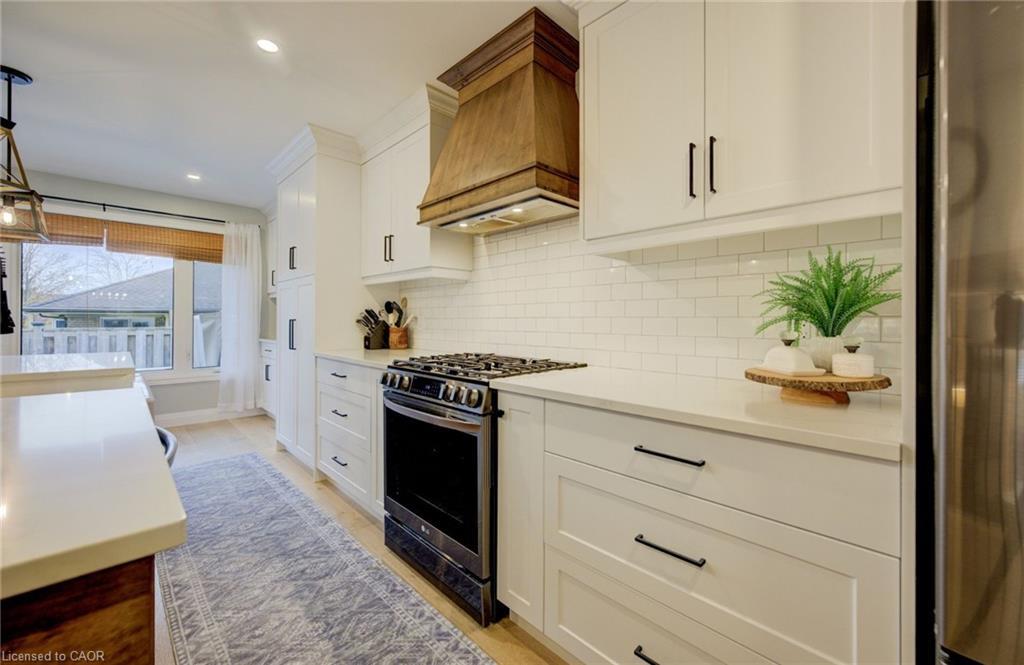 1 Edgewood Court, Wellesley, ON - Indoor Photo Showing Kitchen With Upgraded Kitchen