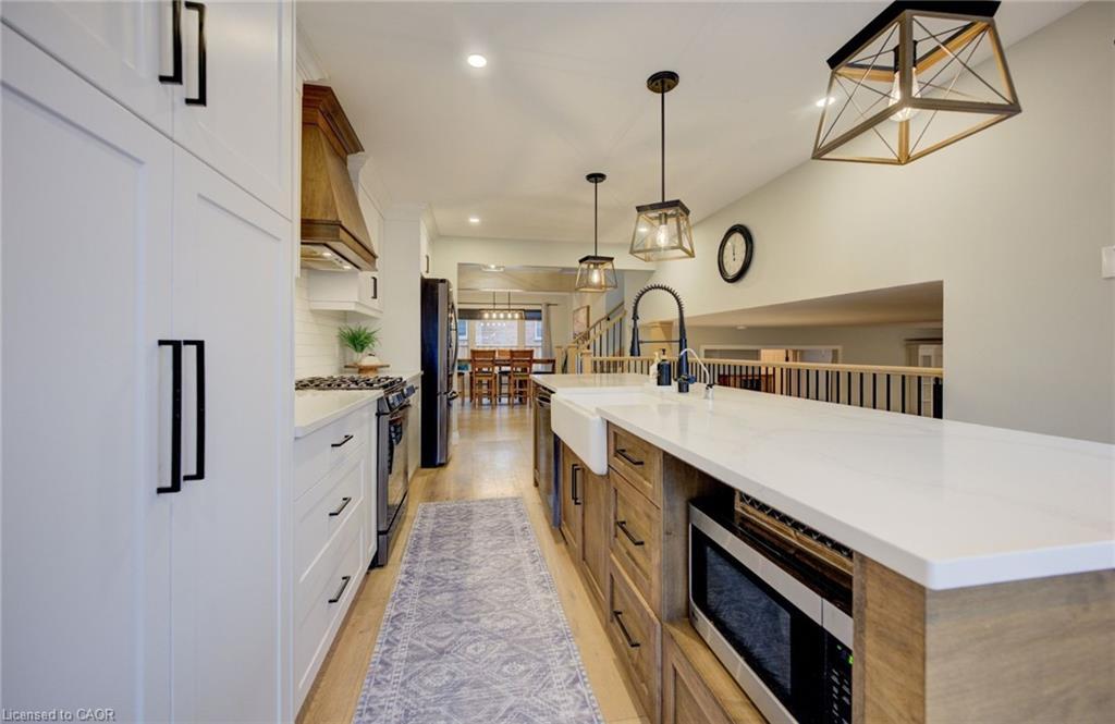 1 Edgewood Court, Wellesley, ON - Indoor Photo Showing Kitchen With Upgraded Kitchen