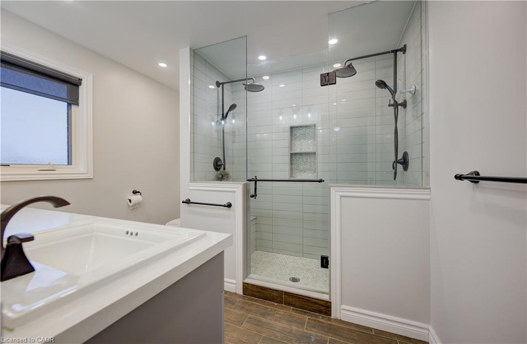 1 Edgewood Court, Wellesley, ON - Indoor Photo Showing Bathroom
