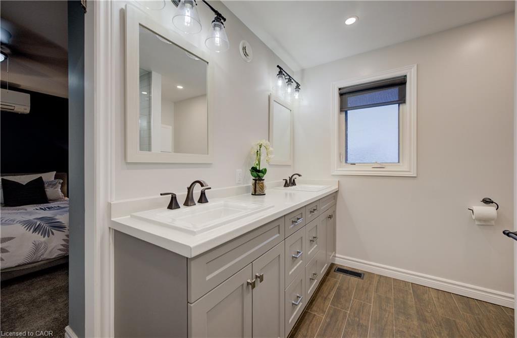 1 Edgewood Court, Wellesley, ON - Indoor Photo Showing Bathroom