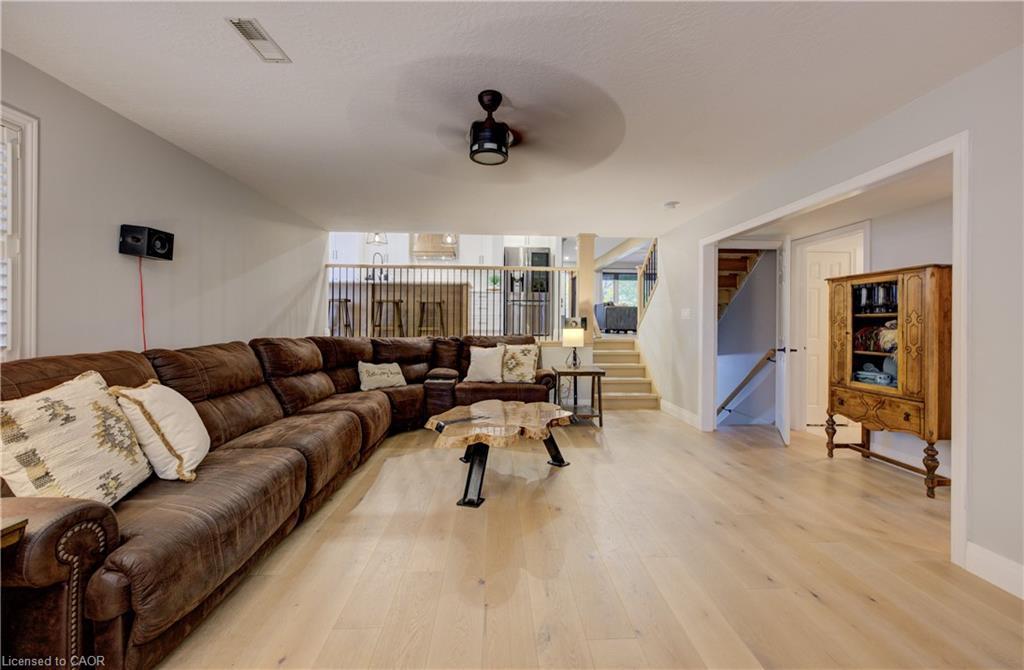 1 Edgewood Court, Wellesley, ON - Indoor Photo Showing Living Room