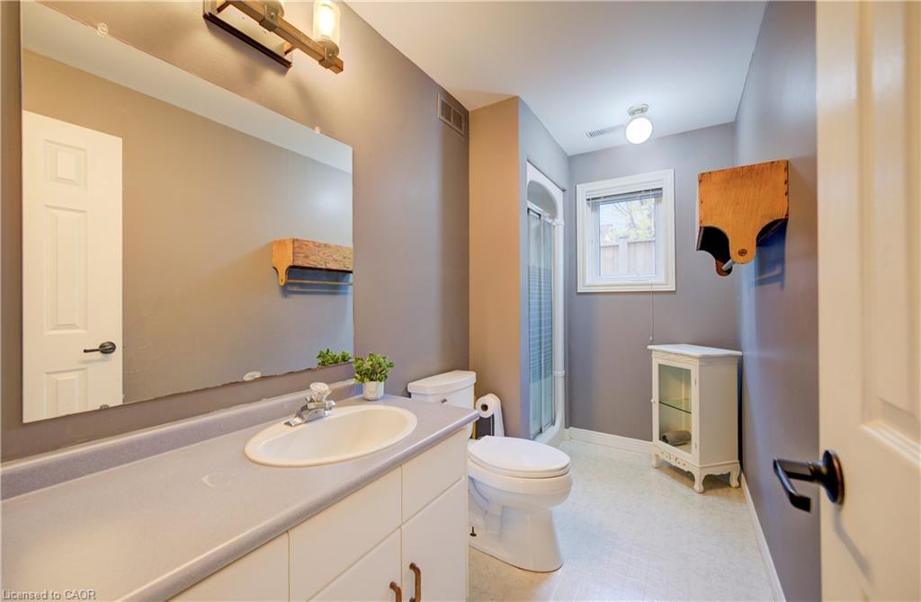 1 Edgewood Court, Wellesley, ON - Indoor Photo Showing Bathroom
