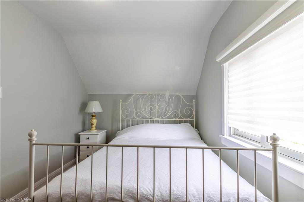 20 West 1St Street, Hamilton, ON - Indoor Photo Showing Bedroom
