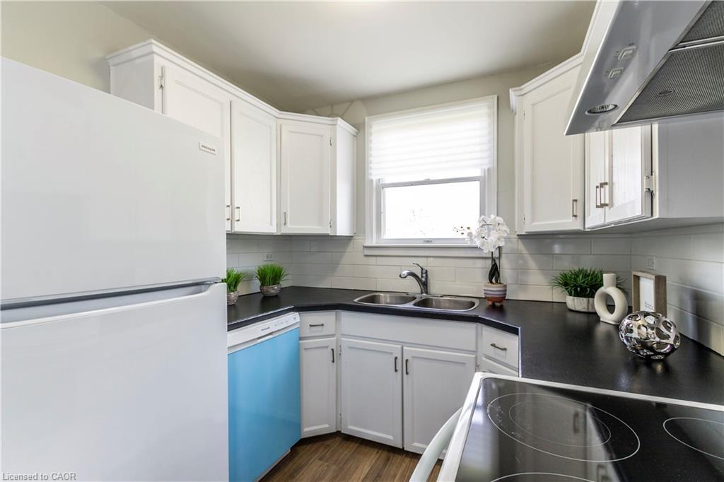 20 West 1St Street, Hamilton, ON - Indoor Photo Showing Kitchen With Double Sink