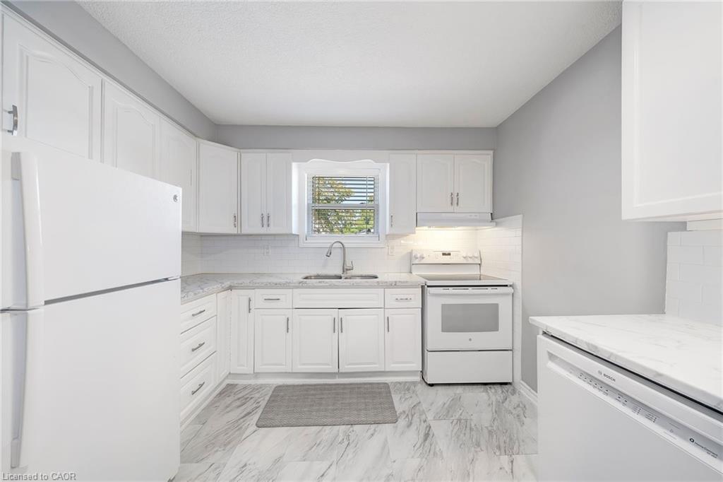 23 Bismark Drive, Cambridge, ON - Indoor Photo Showing Kitchen