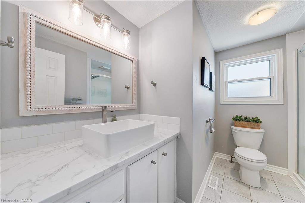 23 Bismark Drive, Cambridge, ON - Indoor Photo Showing Bathroom
