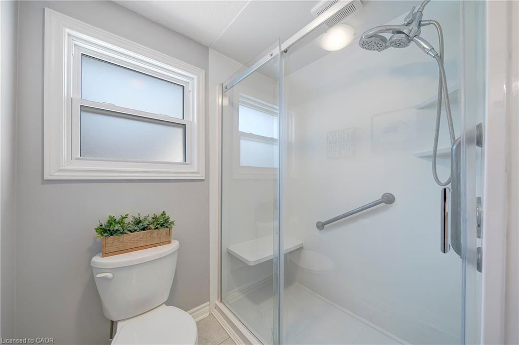 23 Bismark Drive, Cambridge, ON - Indoor Photo Showing Bathroom