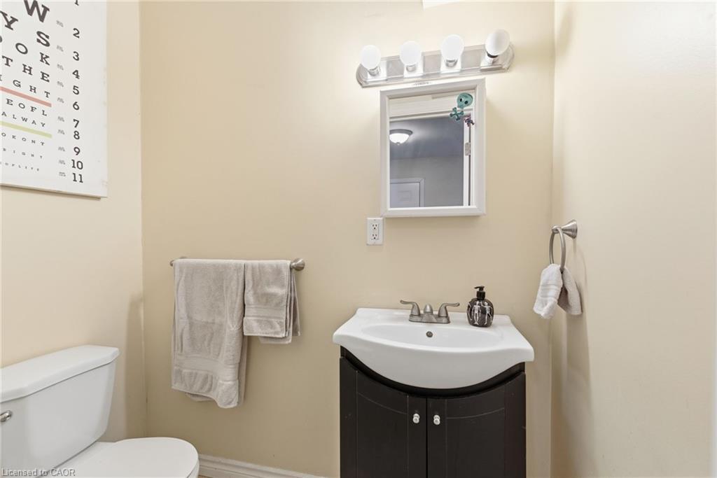 132 1/2 Lake Street, St. Catharines, ON - Indoor Photo Showing Bathroom