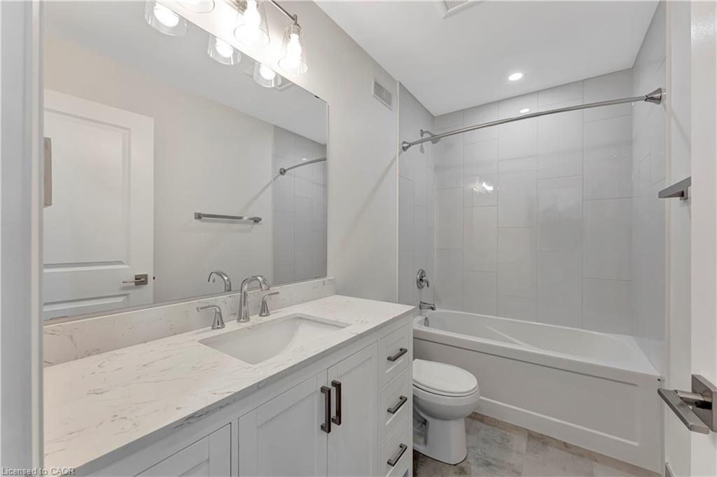 3-7 Hillside Drive, Kitchener, ON - Indoor Photo Showing Bathroom