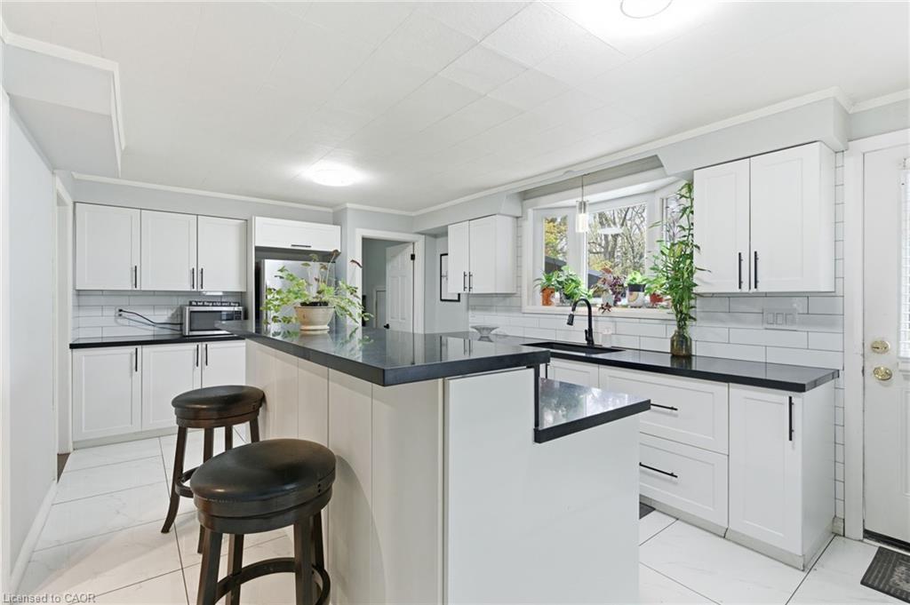 272 Grey Street, Brantford, ON - Indoor Photo Showing Kitchen