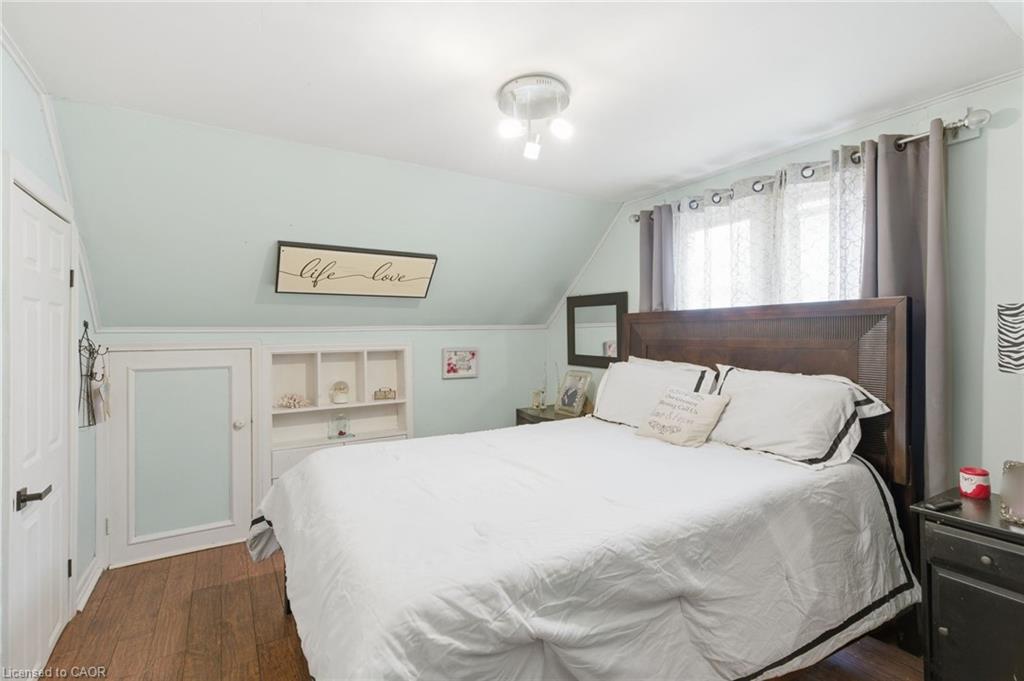 272 Grey Street, Brantford, ON - Indoor Photo Showing Bedroom