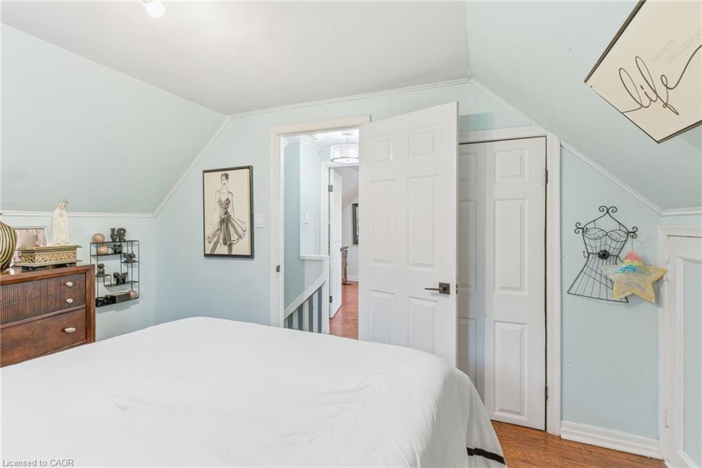 272 Grey Street, Brantford, ON - Indoor Photo Showing Bedroom