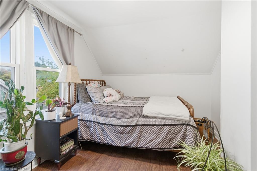 272 Grey Street, Brantford, ON - Indoor Photo Showing Bedroom