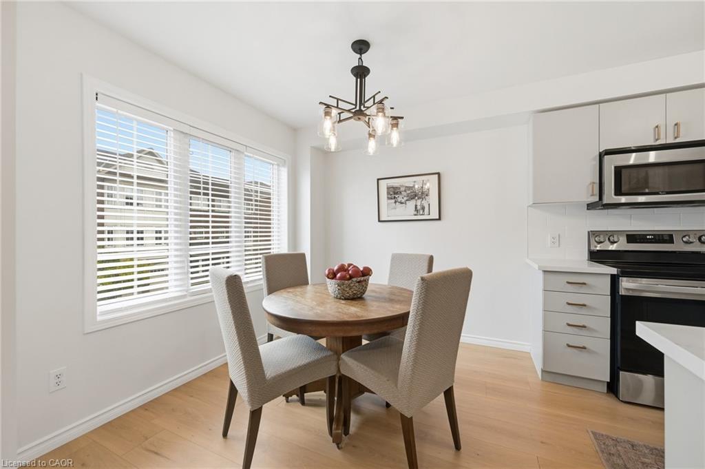 45-470 Beach Boulevard, Hamilton, ON - Indoor Photo Showing Dining Room