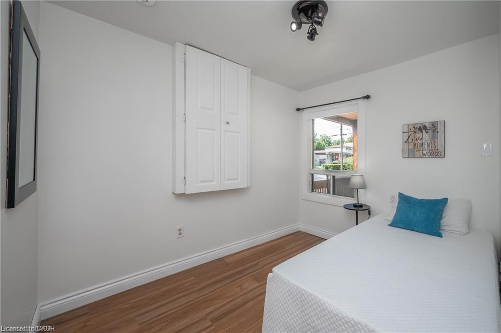 1-100 Munn Street, Hamilton, ON - Indoor Photo Showing Bedroom
