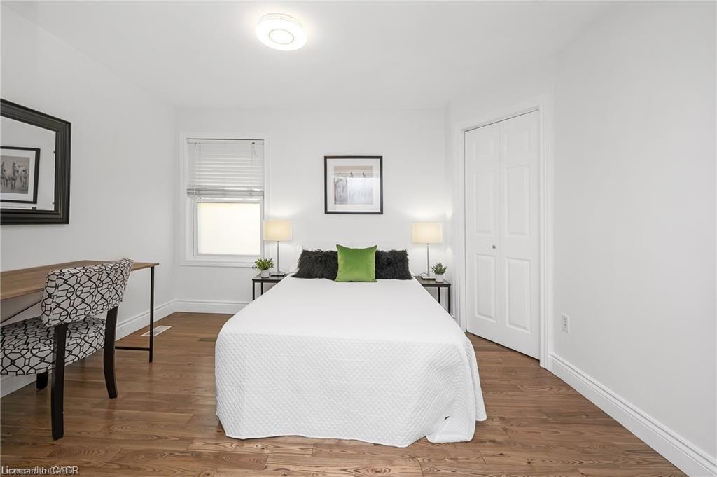 1-100 Munn Street, Hamilton, ON - Indoor Photo Showing Bedroom