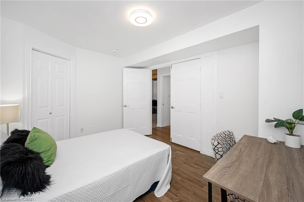 1-100 Munn Street, Hamilton, ON - Indoor Photo Showing Bedroom