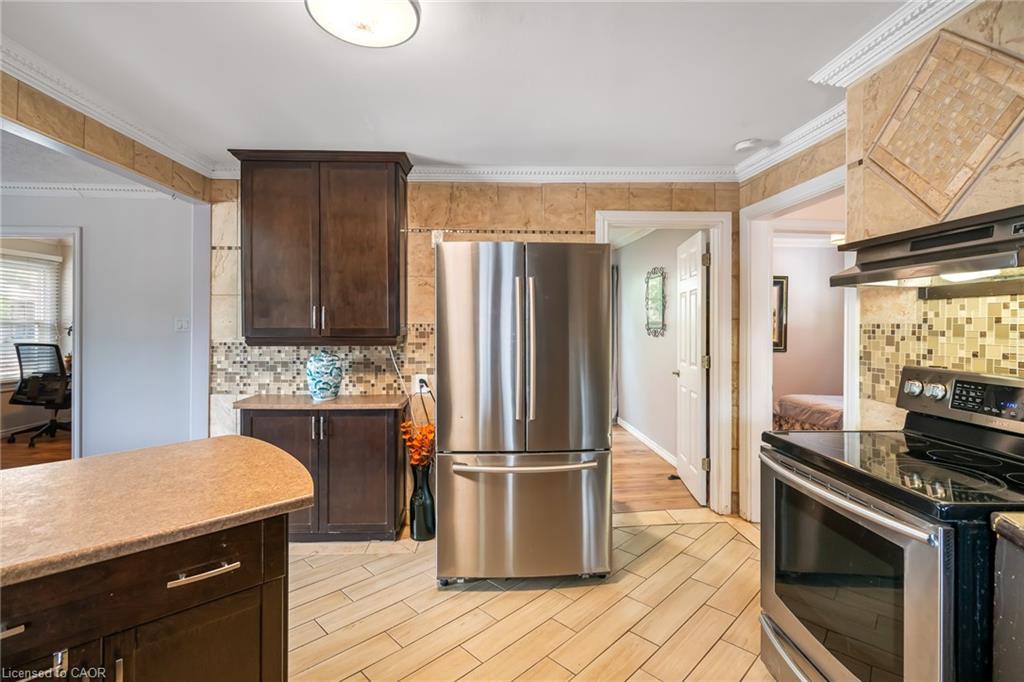 7 Elmwood Avenue, St. Catharines, ON - Indoor Photo Showing Kitchen With Stainless Steel Kitchen
