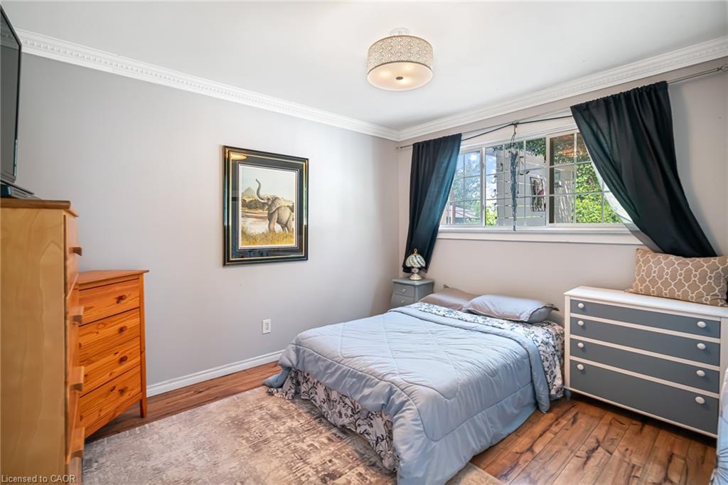 7 Elmwood Avenue, St. Catharines, ON - Indoor Photo Showing Bedroom