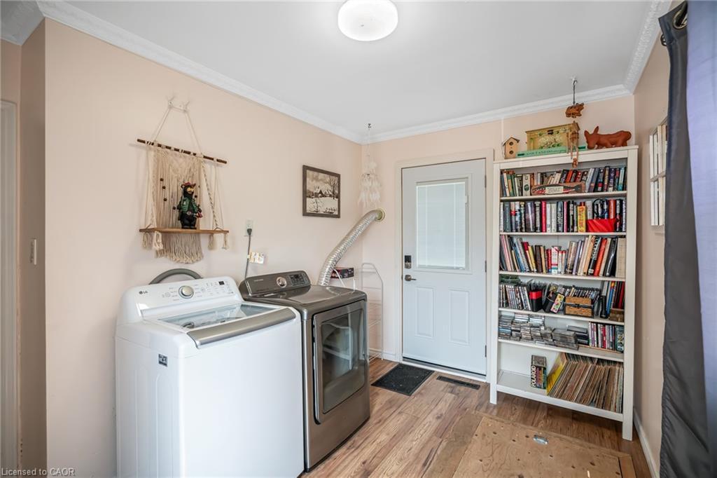 7 Elmwood Avenue, St. Catharines, ON - Indoor Photo Showing Laundry Room