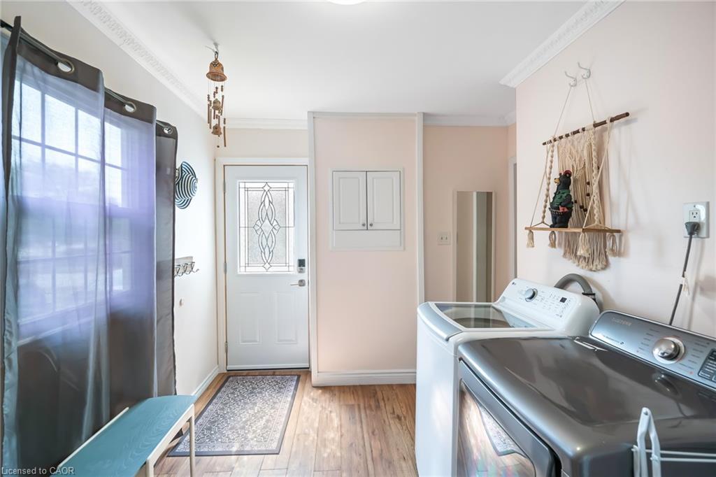 7 Elmwood Avenue, St. Catharines, ON - Indoor Photo Showing Laundry Room