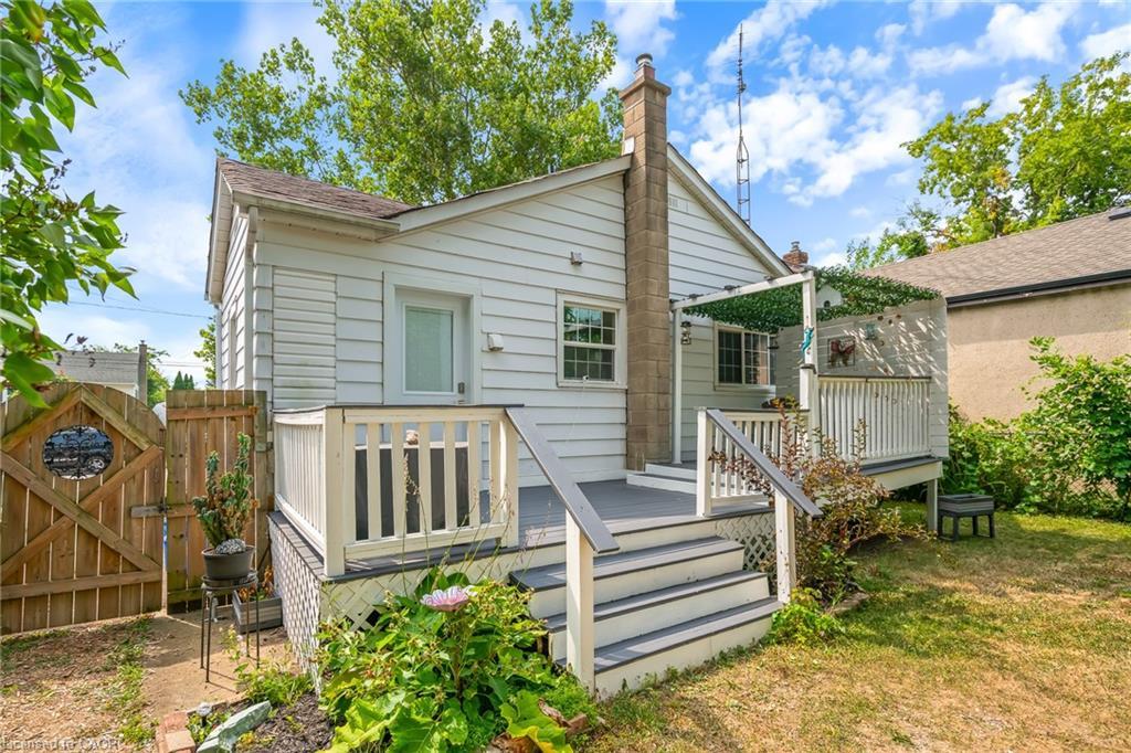 7 Elmwood Avenue, St. Catharines, ON - Outdoor With Deck Patio Veranda