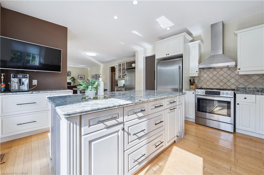 867 Creekside Drive, Waterloo, ON - Indoor Photo Showing Kitchen With Upgraded Kitchen