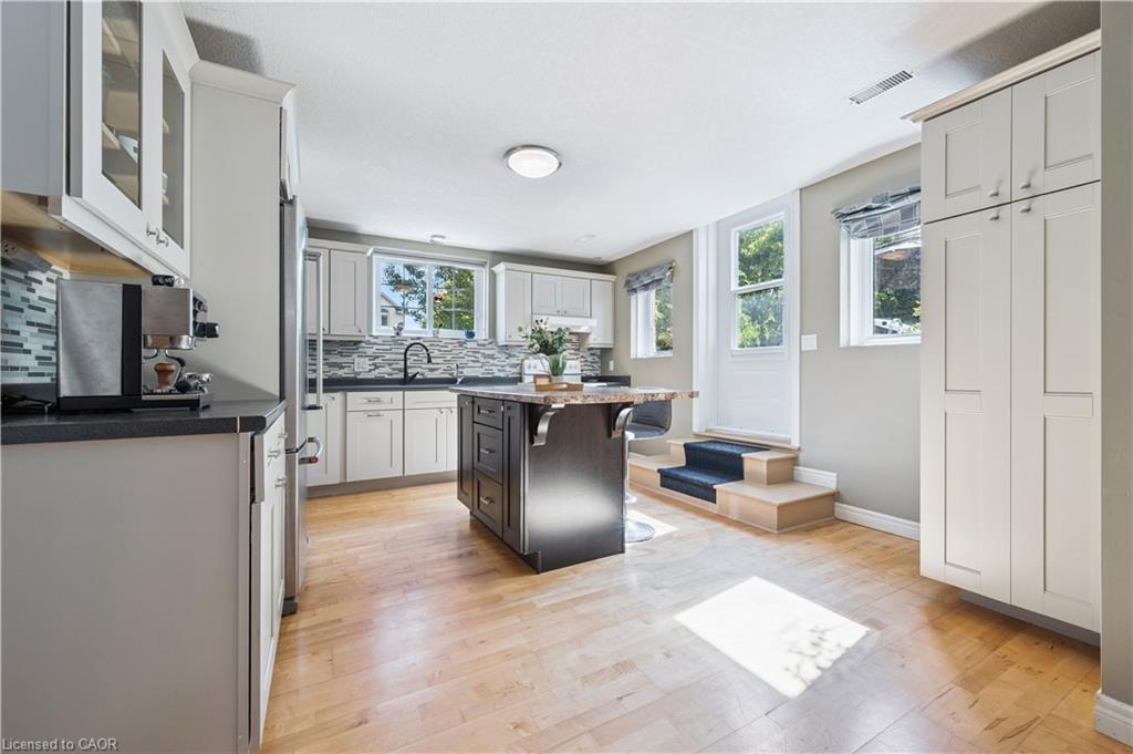 867 Creekside Drive, Waterloo, ON - Indoor Photo Showing Kitchen With Upgraded Kitchen