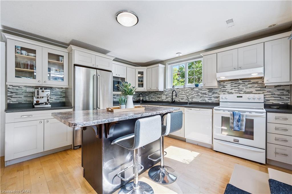 867 Creekside Drive, Waterloo, ON - Indoor Photo Showing Kitchen With Upgraded Kitchen