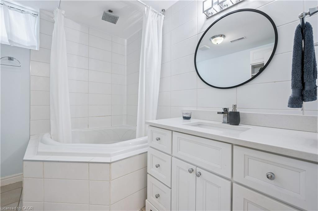 867 Creekside Drive, Waterloo, ON - Indoor Photo Showing Bathroom