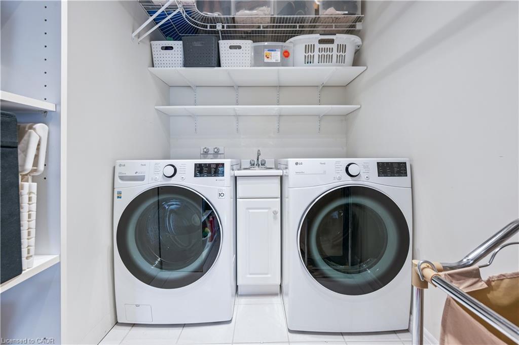 867 Creekside Drive, Waterloo, ON - Indoor Photo Showing Laundry Room
