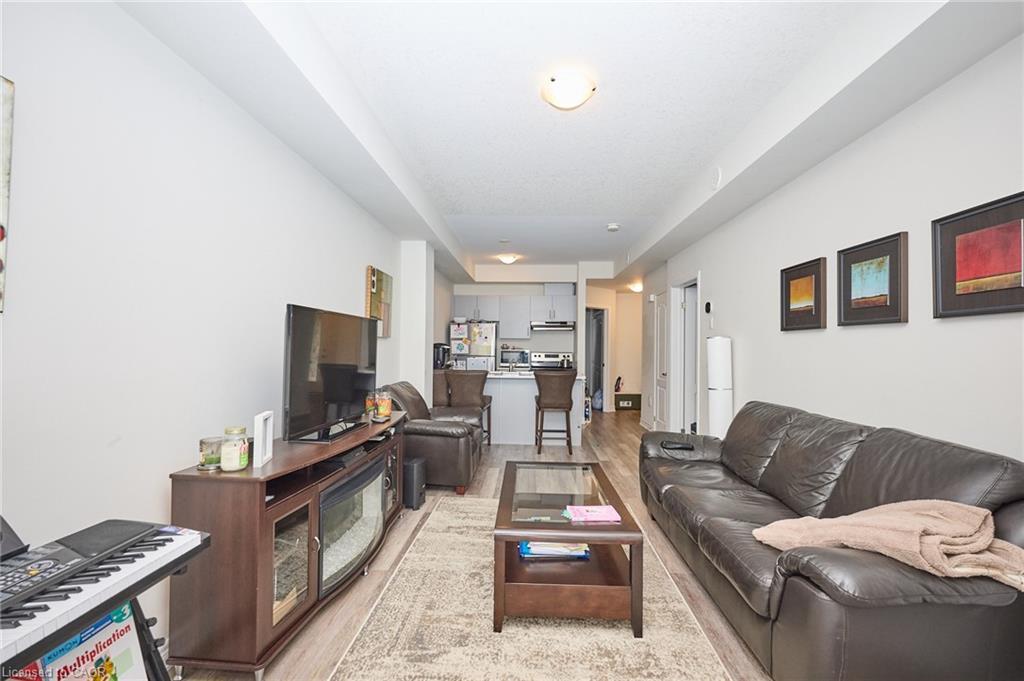 7-5016 Serena Drive, Beamsville, ON - Indoor Photo Showing Living Room