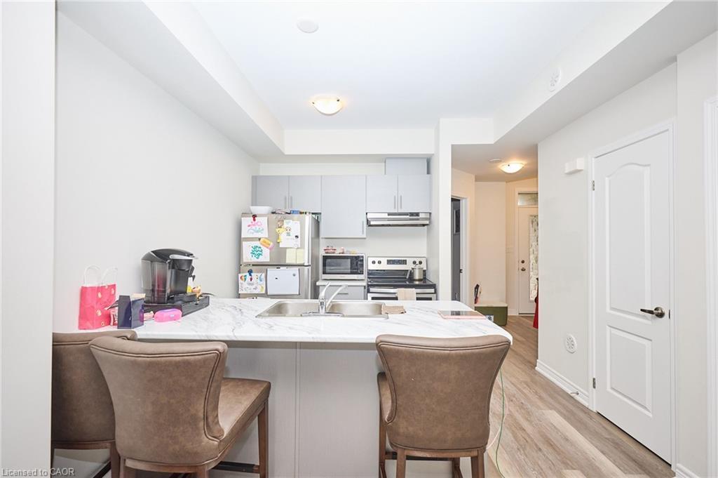 7-5016 Serena Drive, Beamsville, ON - Indoor Photo Showing Kitchen With Double Sink