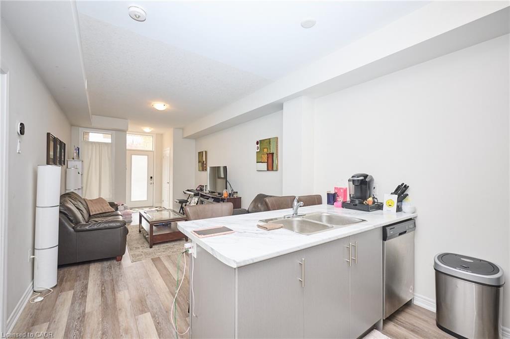 7-5016 Serena Drive, Beamsville, ON - Indoor Photo Showing Kitchen With Double Sink