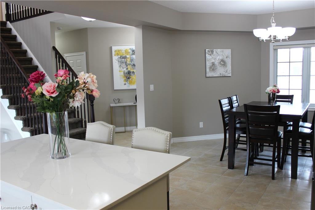 561 Thomas Slee Drive, Kitchener, ON - Indoor Photo Showing Dining Room