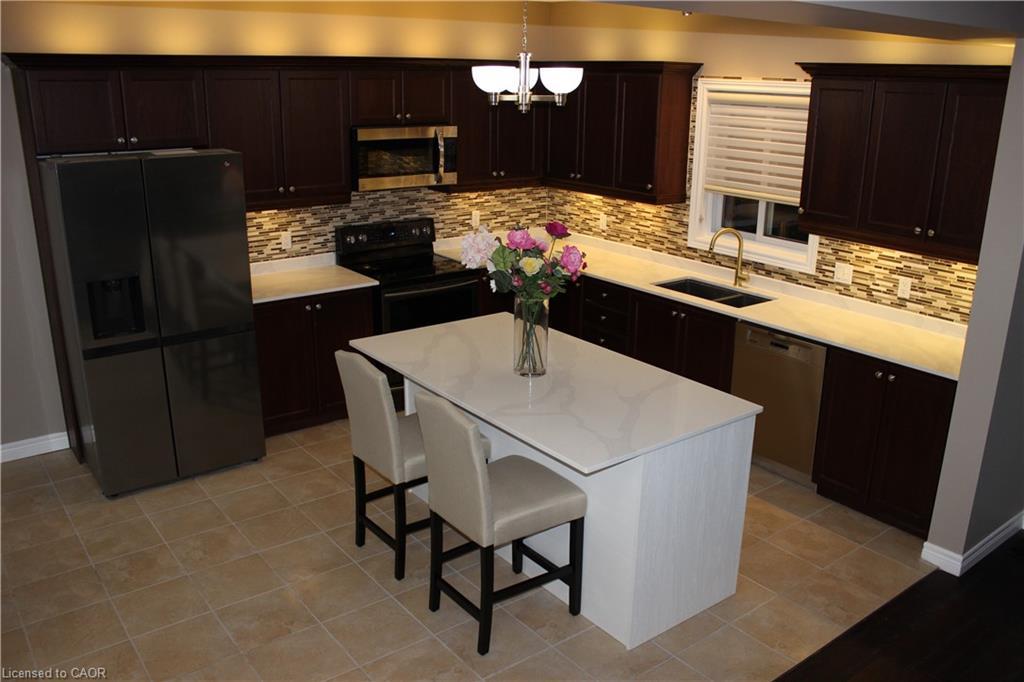 561 Thomas Slee Drive, Kitchener, ON - Indoor Photo Showing Kitchen With Double Sink
