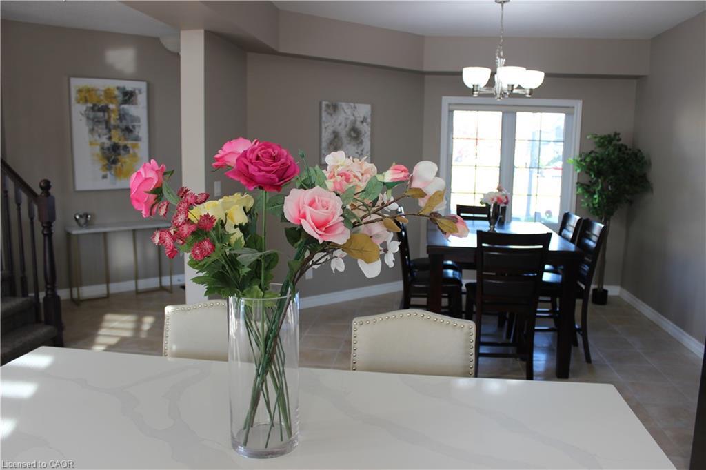 561 Thomas Slee Drive, Kitchener, ON - Indoor Photo Showing Dining Room