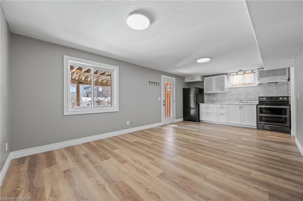 561 Thomas Slee Drive, Kitchener, ON - Indoor Photo Showing Other Room