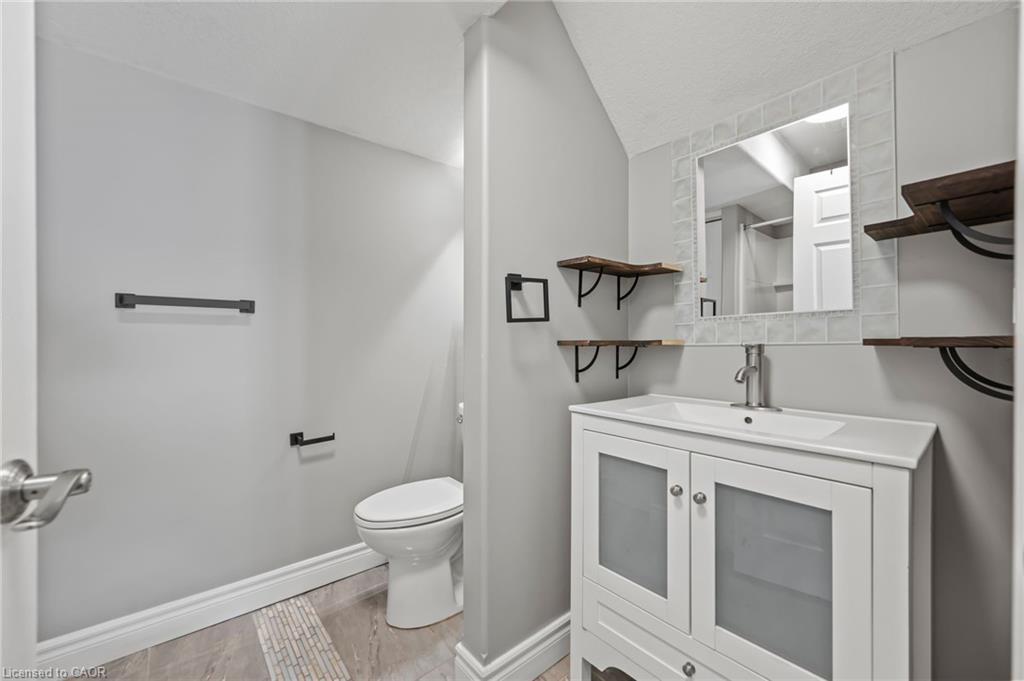561 Thomas Slee Drive, Kitchener, ON - Indoor Photo Showing Bathroom