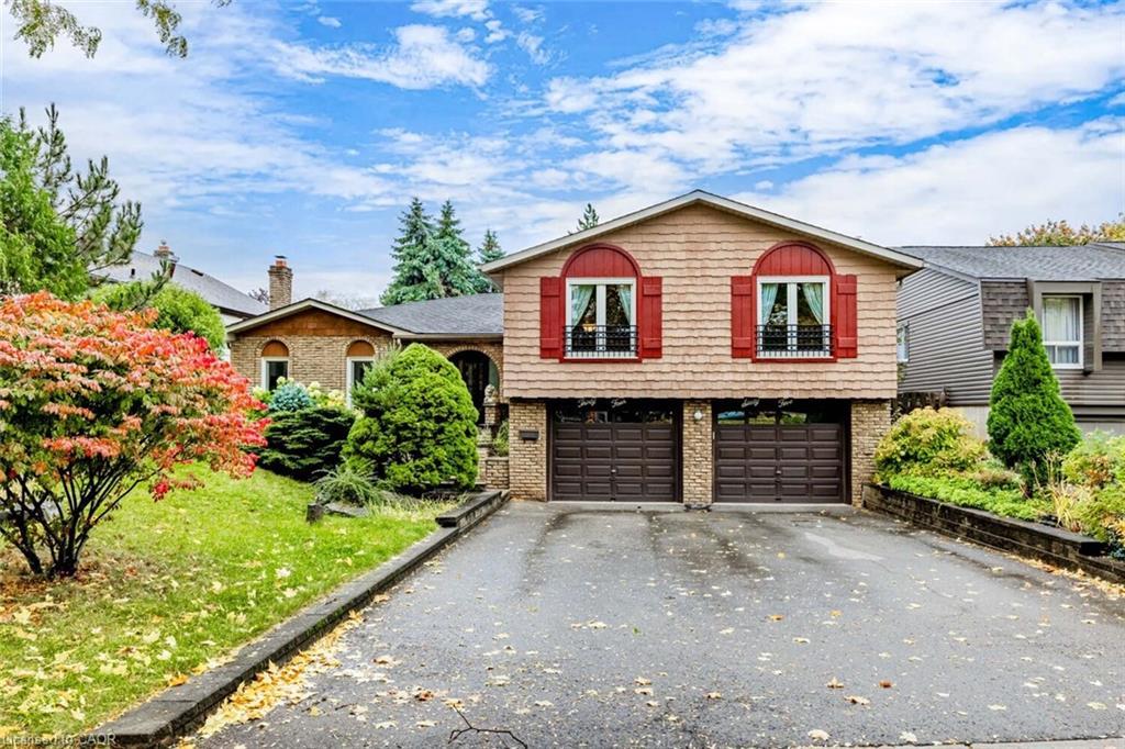 3465 Rubens Court, Burlington, ON - Outdoor With Facade