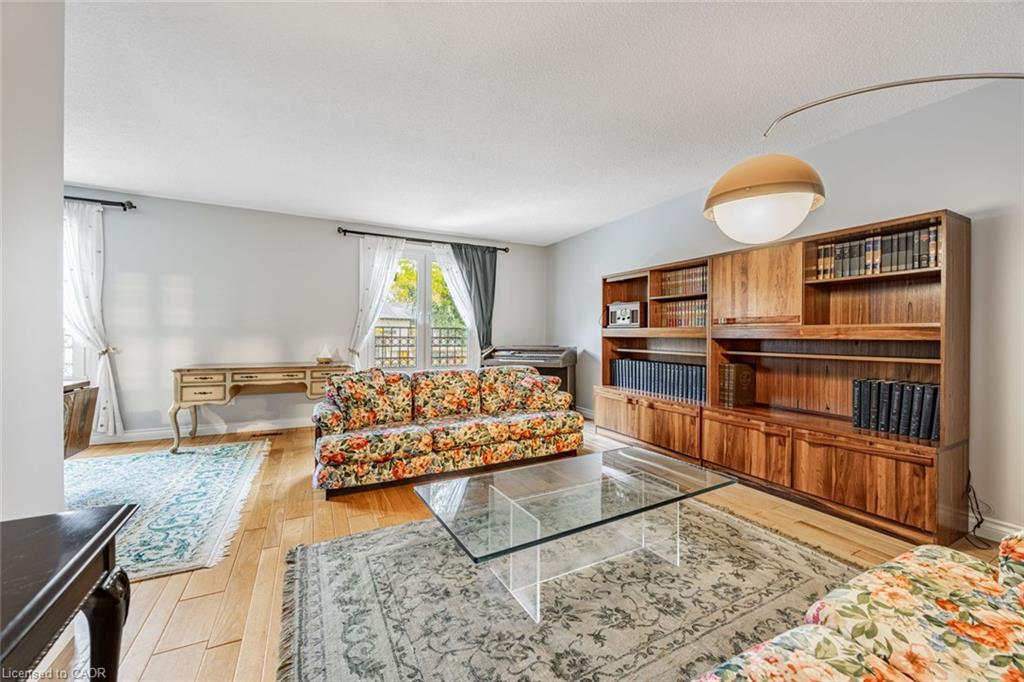3465 Rubens Court, Burlington, ON - Indoor Photo Showing Living Room