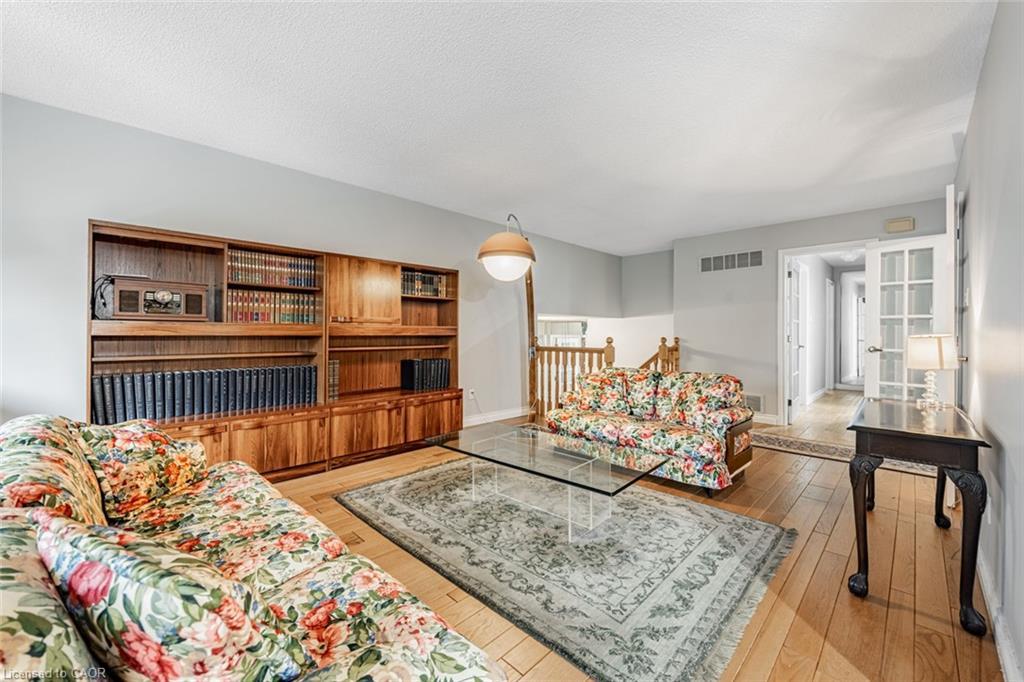 3465 Rubens Court, Burlington, ON - Indoor Photo Showing Living Room