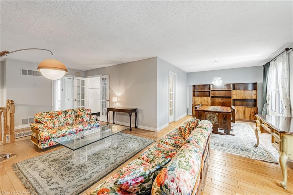 3465 Rubens Court, Burlington, ON - Indoor Photo Showing Living Room