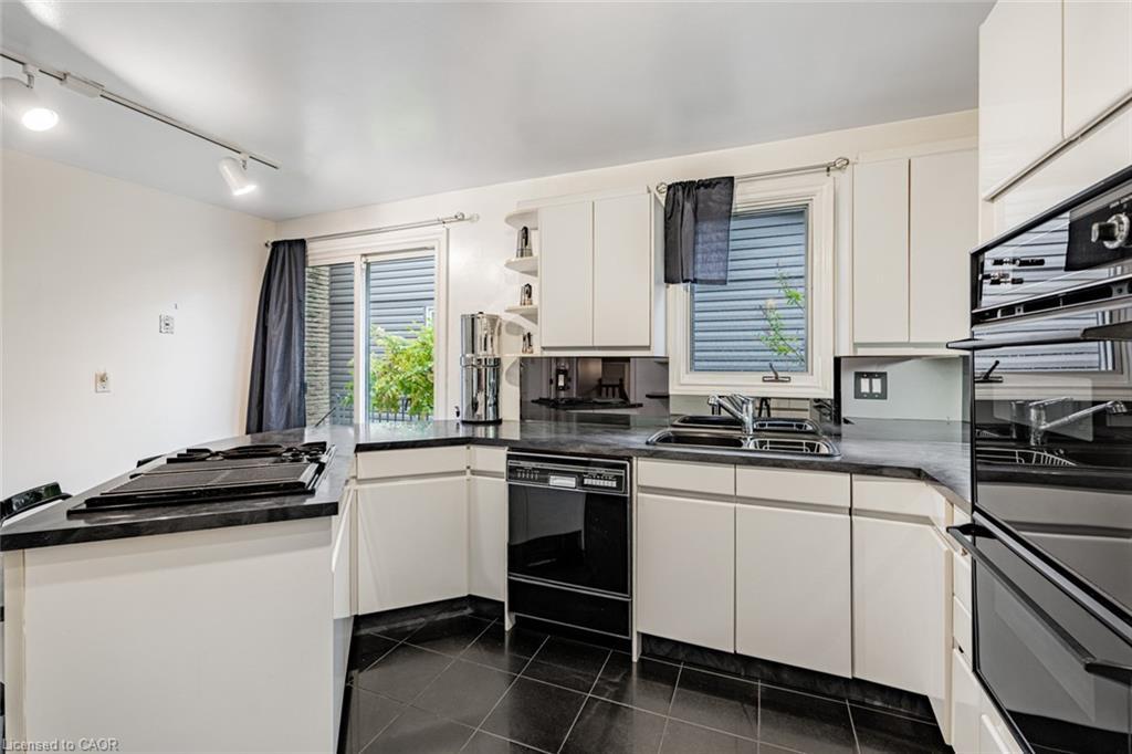 3465 Rubens Court, Burlington, ON - Indoor Photo Showing Kitchen With Double Sink