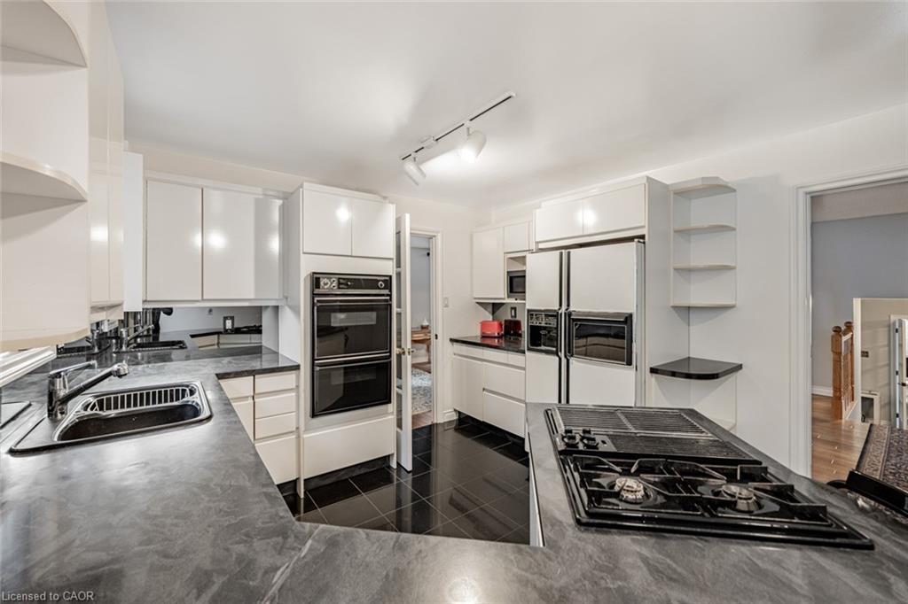 3465 Rubens Court, Burlington, ON - Indoor Photo Showing Kitchen With Double Sink