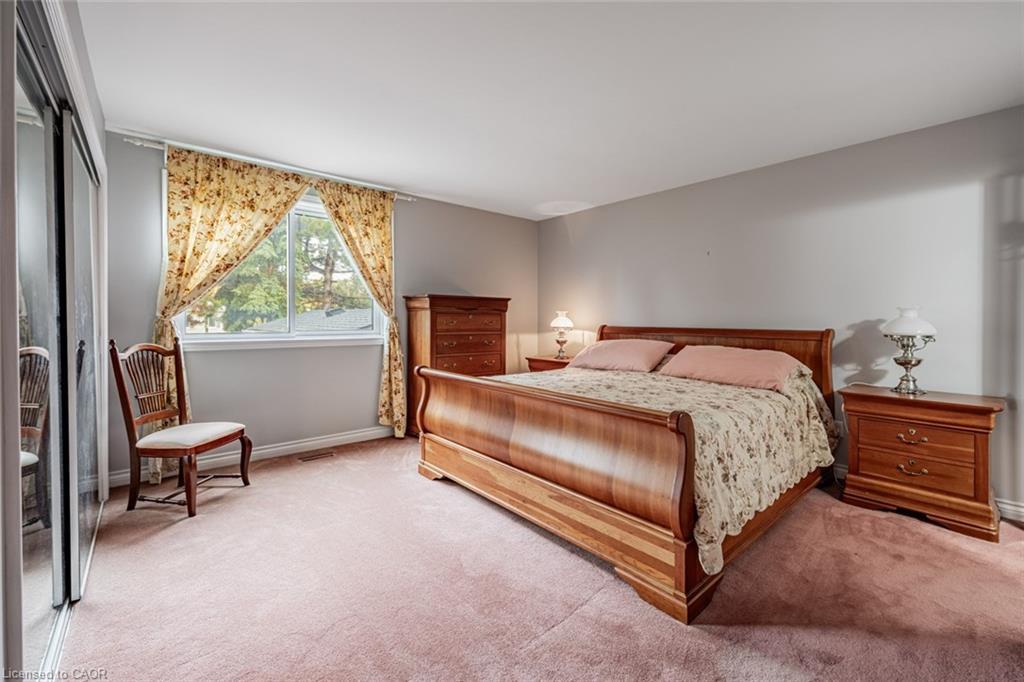 3465 Rubens Court, Burlington, ON - Indoor Photo Showing Bedroom