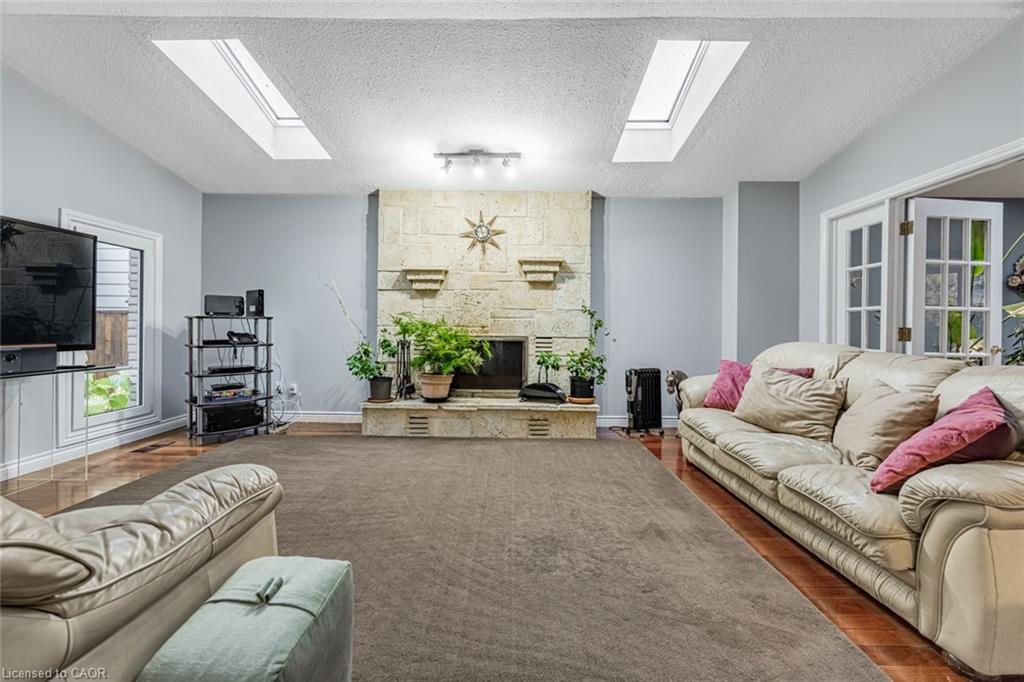 3465 Rubens Court, Burlington, ON - Indoor Photo Showing Living Room