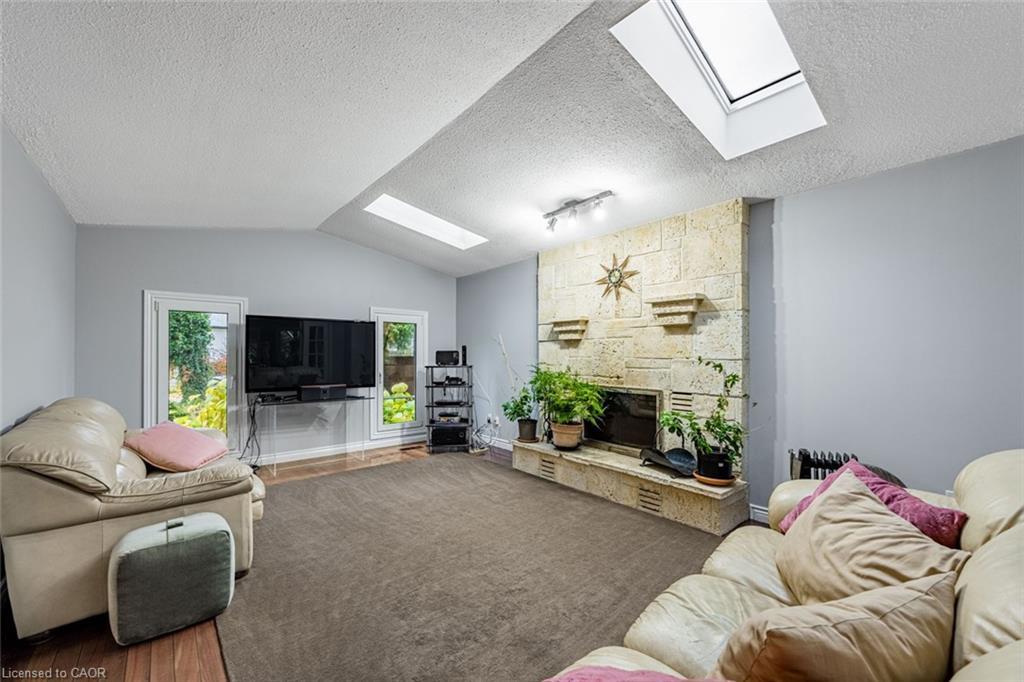 3465 Rubens Court, Burlington, ON - Indoor Photo Showing Living Room With Fireplace